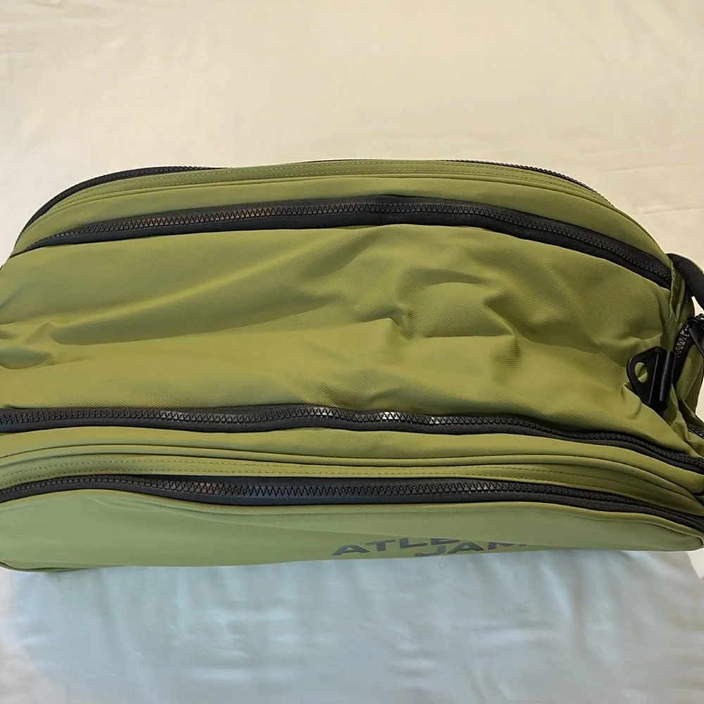 ATLEY JAMES DUFFEL  Bag with Durable Fabric and Zipper , LOTS OF COMPART…